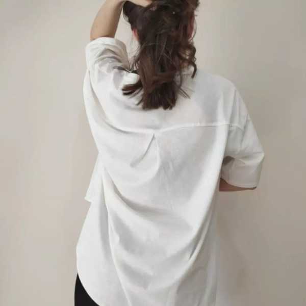 ETEK UCU DETAYLI T-SHIRT