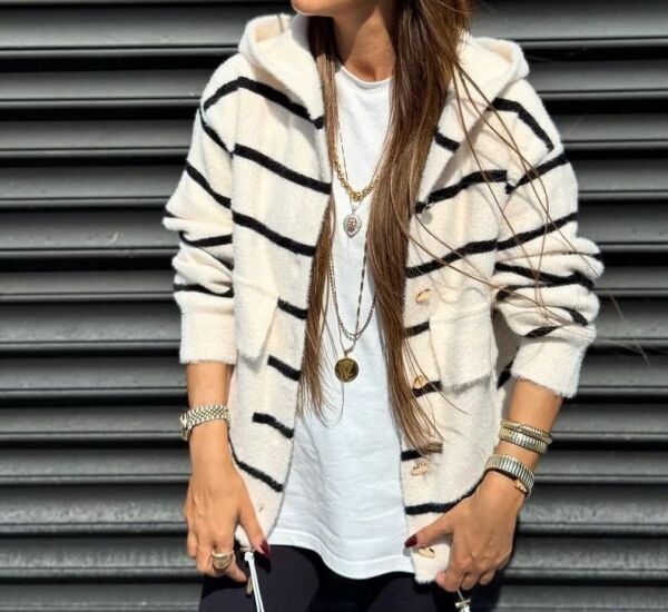 YUMUŞAK DOKULU KAPİŞONLU ÇİZGİLİ HIRKA CEKET