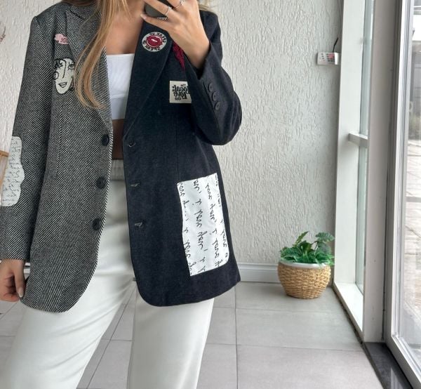 GRİ LACİVERT ARMALI KAŞE BLAZER CEKET