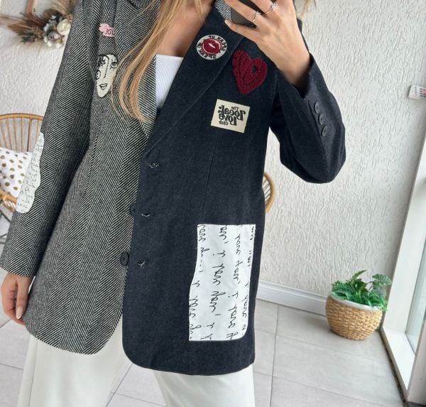 GRİ LACİVERT ARMALI KAŞE BLAZER CEKET