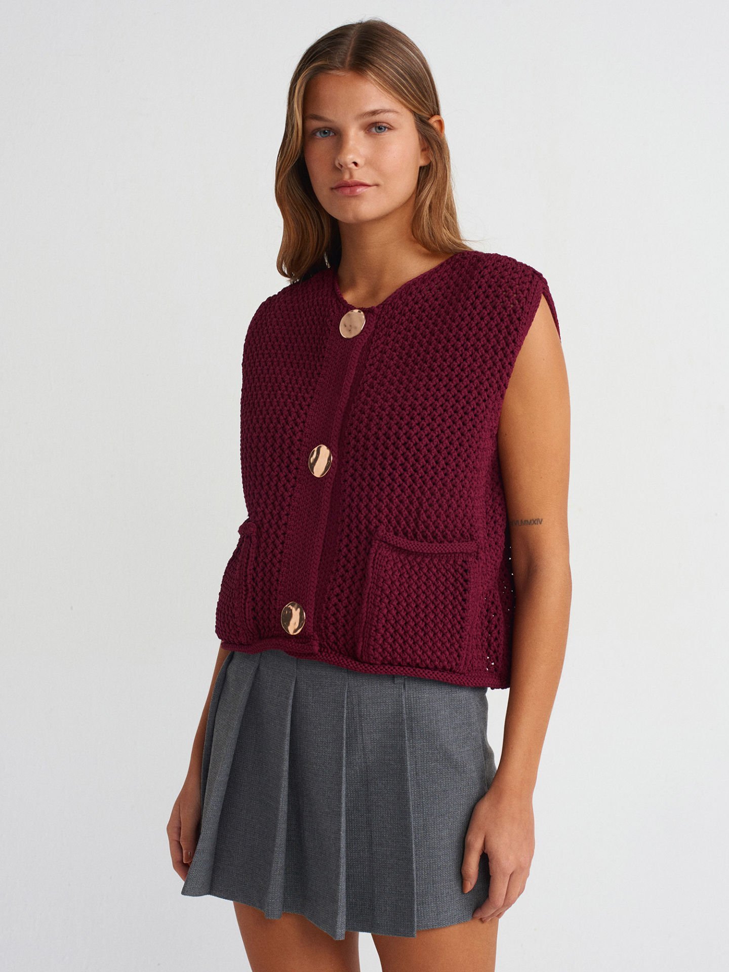 DÜĞME DETAYLI YELEK