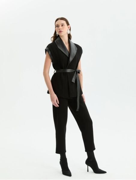 ŞARDONLU DERİ DETAYLI YELEKLI TAKIM