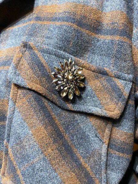 BROŞ DETAYLI ODUNCU GÖMLEK CEKET