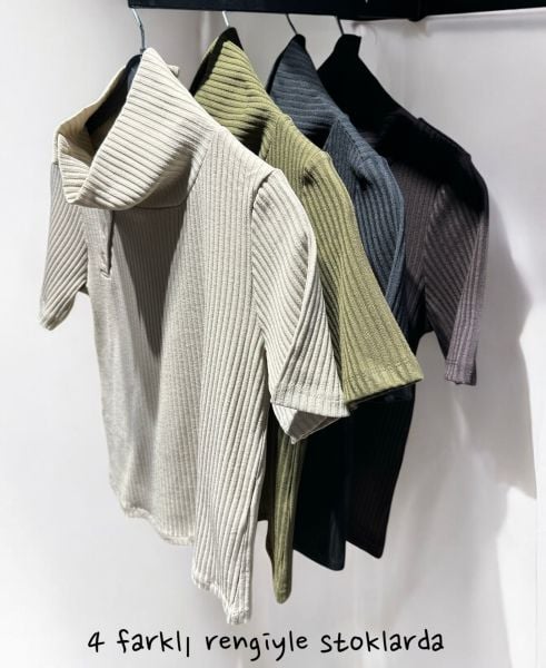 BOYUNDAN  DÜĞMELİ  T-SHİRT